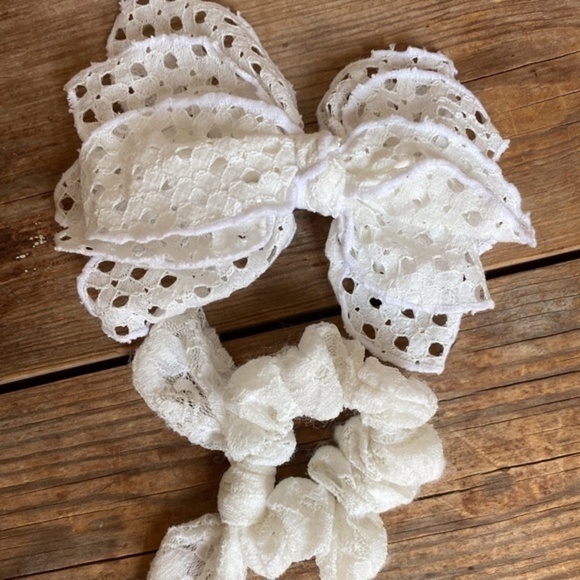 Anthropologie White  Eyelet Bow Clip & Scrunchie - Picture 4 of 4